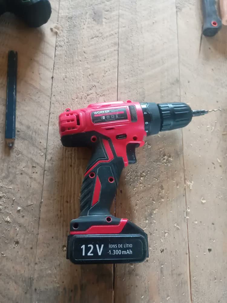 foto de Parafusadeira Furadeira Worker 12V Bivolt Com Kit 13 Peças LED