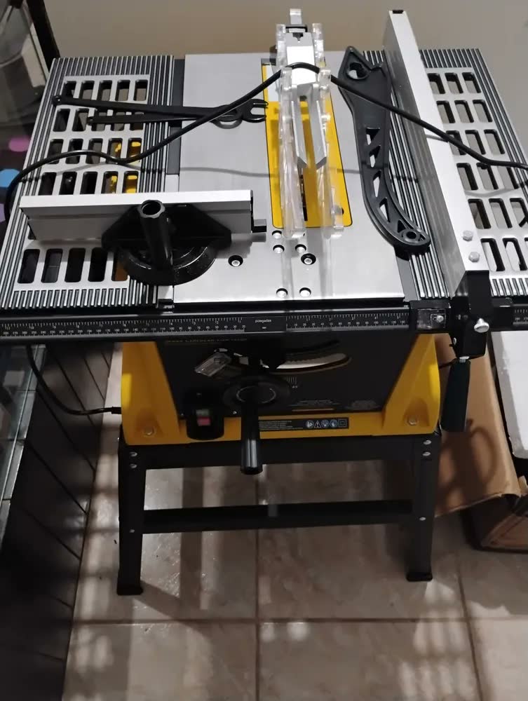 foto de Serra Circular Com Mesa Scv 1800 Vonder 10 Polegadas Frequência 60Hz