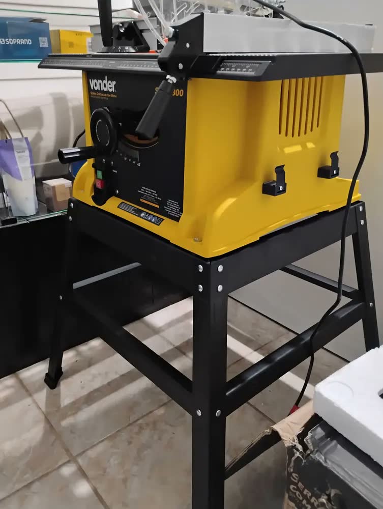 foto de Serra Circular Com Mesa Scv 1800 Vonder 10 Polegadas Frequência 60Hz