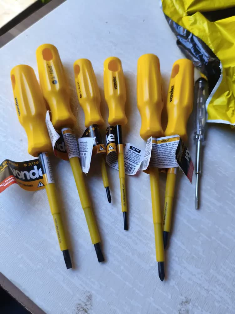 foto de Jogo Chave Fenda Phillips Teste 1000v Isolada 7 Pçs - Vonder