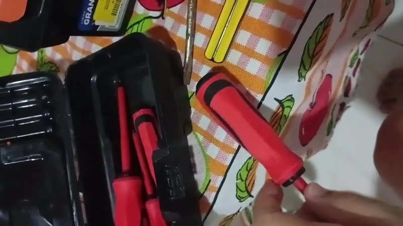 foto de Jogo Chaves Philips E Fenda Isolada Eletricista Imã 6 Peças