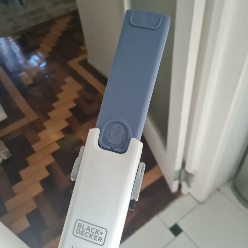 foto de Aspirador de Pó Portátil Black+Decker APB12000 Reservatório de 500ml Cinza