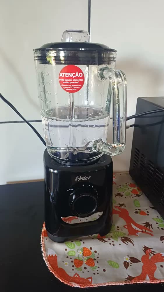 foto de Liquidificador Oster Oliq520 Preto de 1,8L 1250W Jarra De Vidro e Laminas em Inox