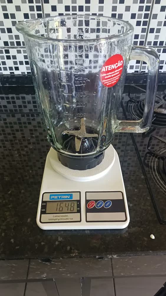 foto de Liquidificador Oster Oliq520 Preto de 1,8L 1250W Jarra De Vidro e Laminas em Inox