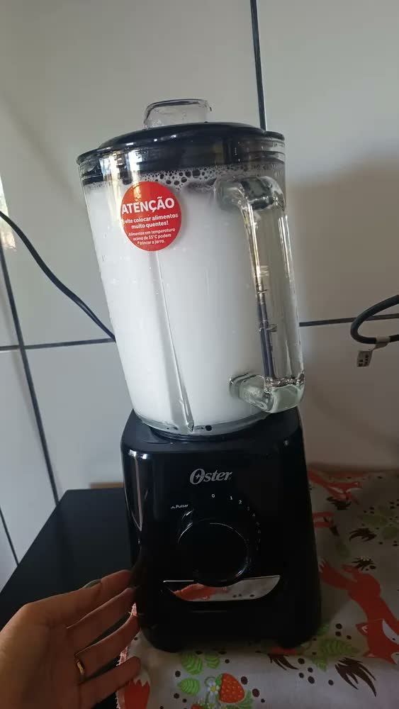 foto de Liquidificador Oster Oliq520 Preto de 1,8L 1250W Jarra De Vidro e Laminas em Inox