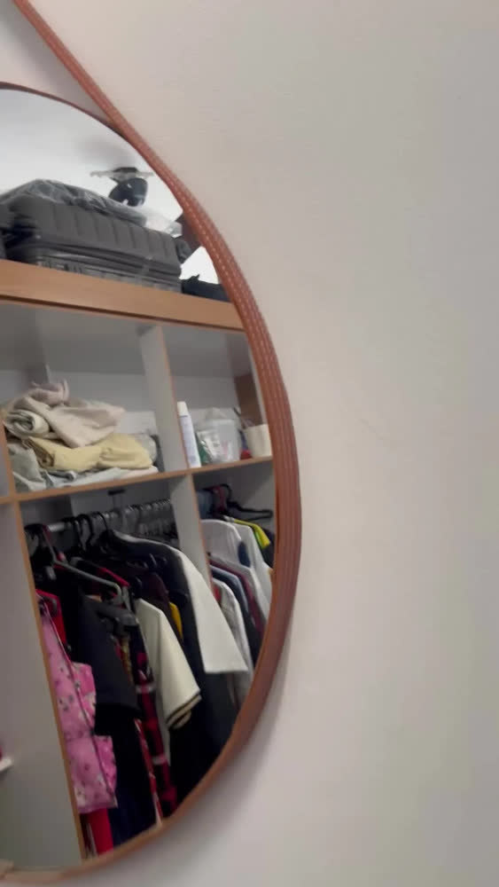 foto de Espelho De Parede Decorativo Redondo 60cm C/ Alça De Couro