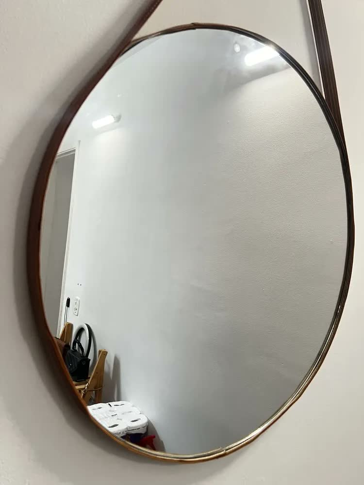 foto de Espelho De Parede Decorativo Redondo 60cm C/ Alça De Couro