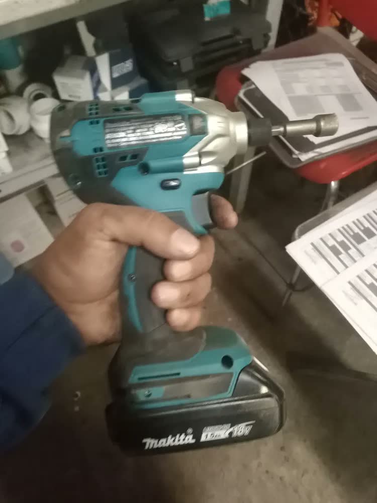 foto de Parafusadeira De Impacto S/ Bateria Dtd156z Makita