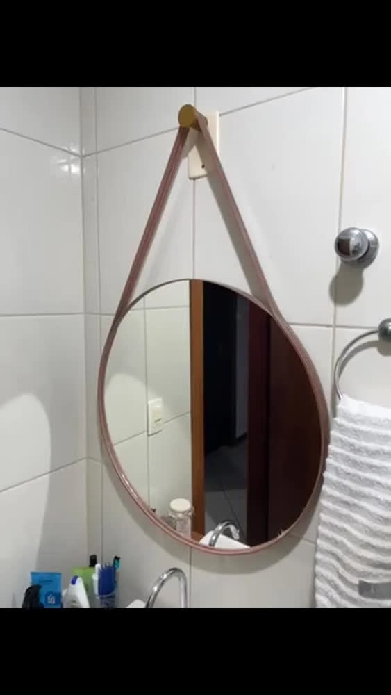 foto de Espelho Redondo Decorativo Suspenso Alça 60cm + Pino Suporte