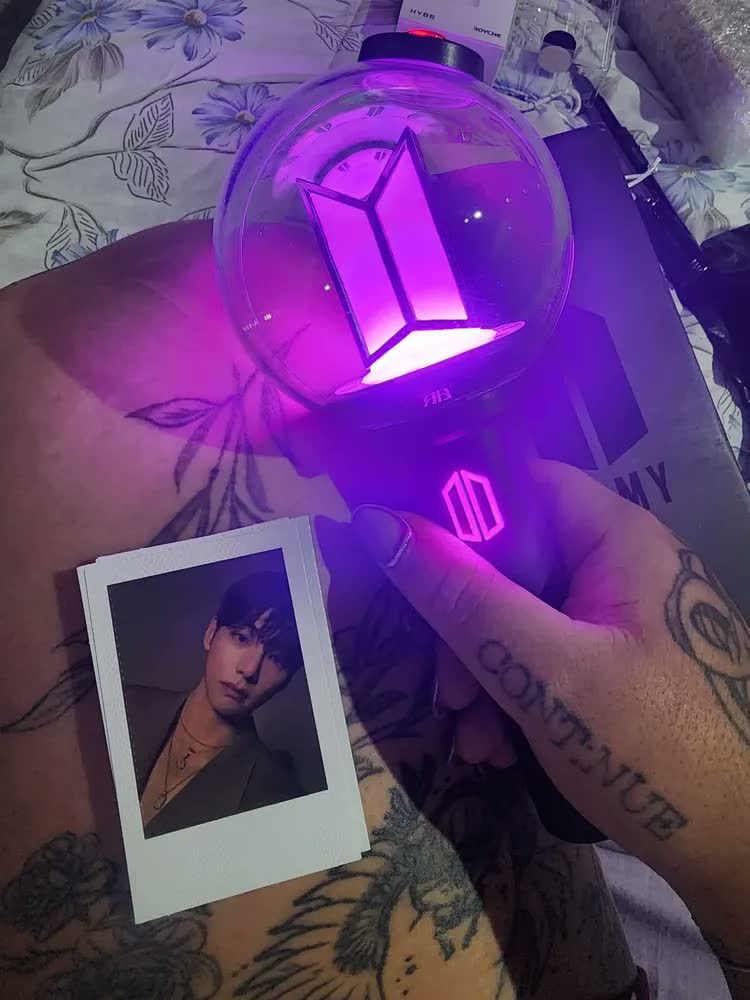 foto de Lightstick Oficial Bts Army Bomb V4 Bluetooth Preto Branco