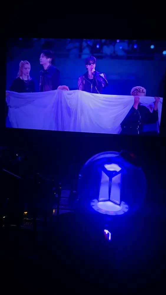 foto de Lightstick Oficial Bts Army Bomb V4 Bluetooth Preto Branco