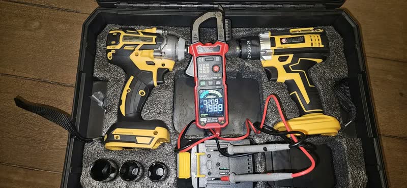 foto de Kit Parafusadeira E Chave Impacto Com 2 Bateria 60v Brushles