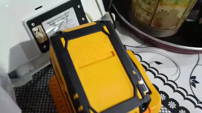 foto de Kit Parafusadeira E Chave Impacto Com 2 Bateria 60v Brushles