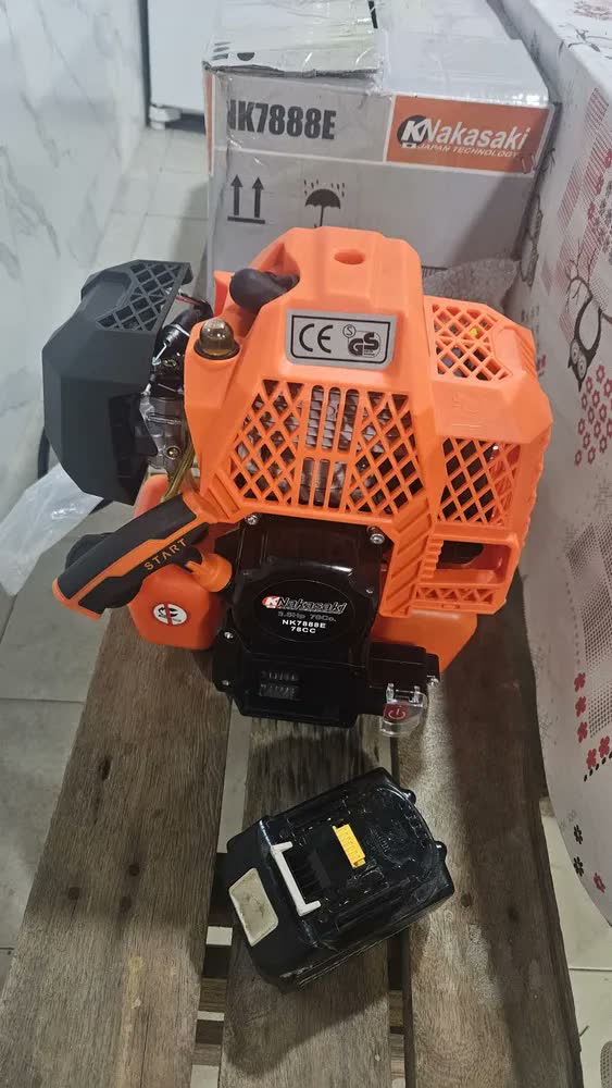 foto de Roçadeira 78cc A Gasolina Com Partida Elétrica Profissional