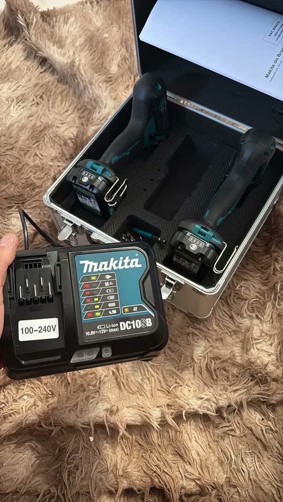 foto de Kit Parafusadeira Furadeira Makita Clx224sax 12v Com Maleta
