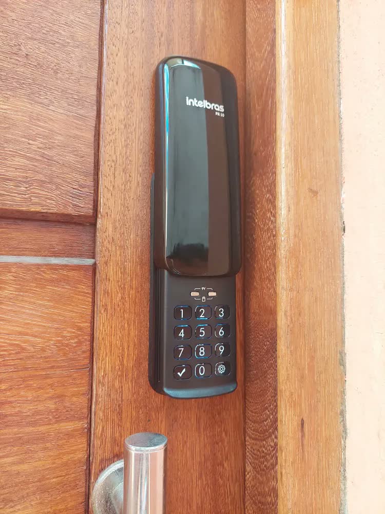foto de Fechadura Digital de Sobrepor com Senha FR 10 Preto Intelbras