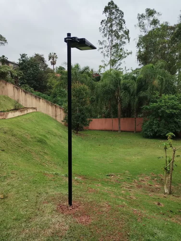 foto de Luminária Solar Integrada Intelbras Lsi 4800 Estrutura Preto