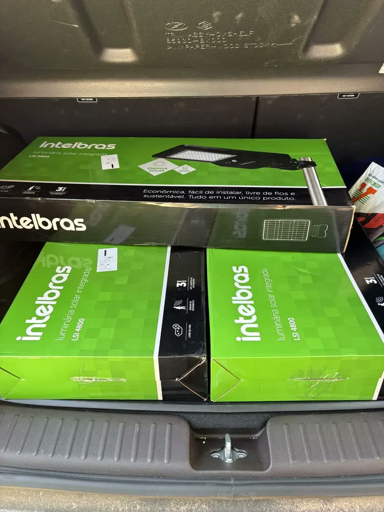 foto de Luminária Solar Integrada Intelbras Lsi 4800 Estrutura Preto