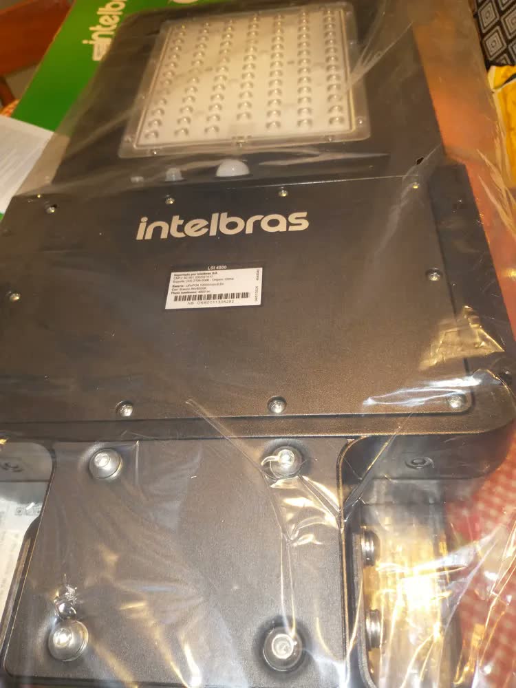 foto de Luminária Solar Integrada Intelbras Lsi 4800 Estrutura Preto