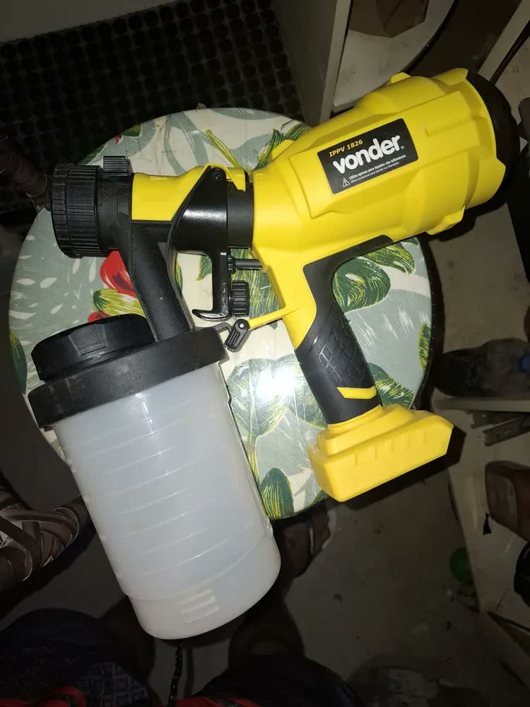 foto de Pistola Pintura À Bateria S/ Bateria E Carregador Vonder Cor Amarelo