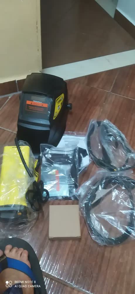 foto de Maquina Solda Inversora Super Tork KAB IE-6150-BV Mma Tig 150A Mascara 2 Esquadros Cor Amarelo Frequência 60Hz