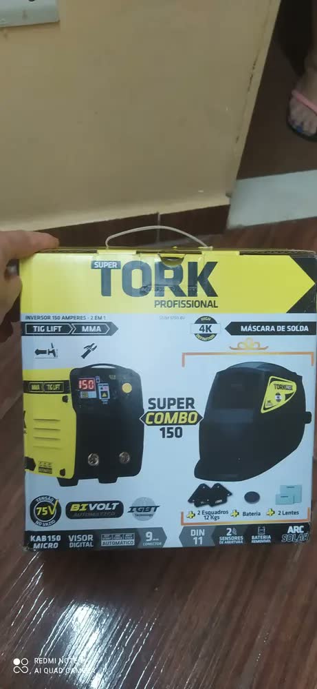 foto de Maquina Solda Inversora Super Tork KAB IE-6150-BV Mma Tig 150A Mascara 2 Esquadros Cor Amarelo Frequência 60Hz