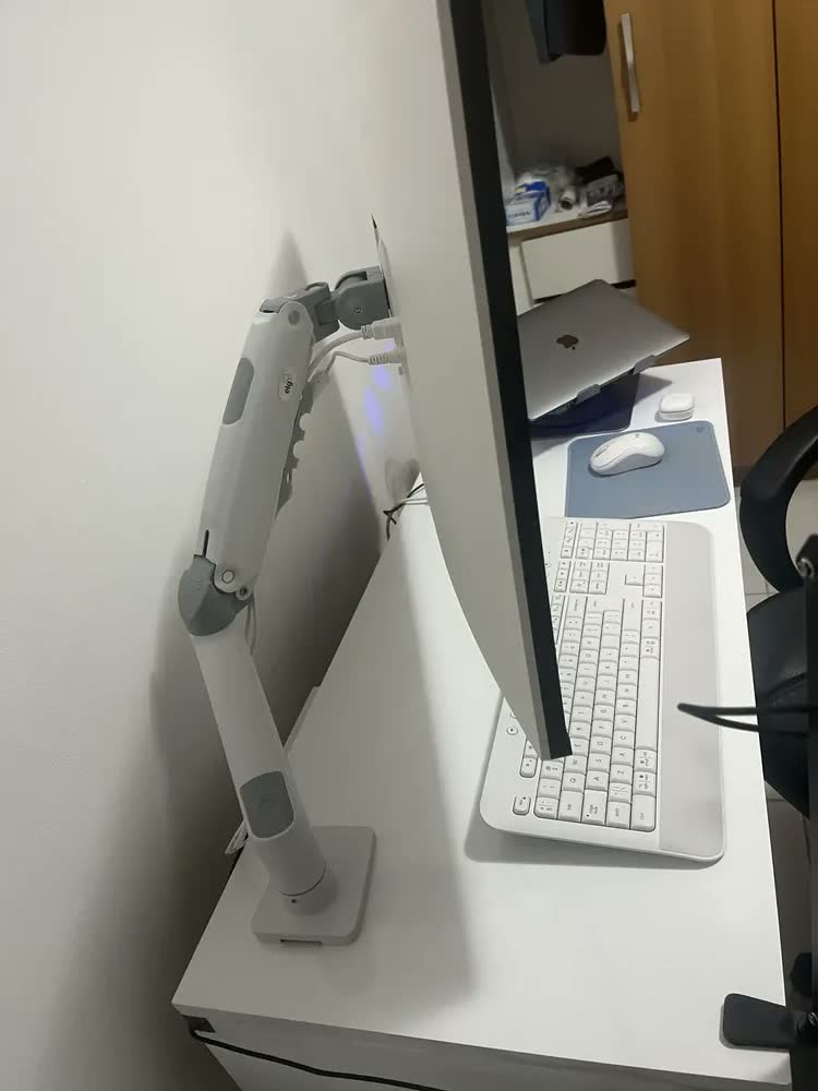 foto de Suporte Articulado Mesa Monitor 17 a 35 Polegadas 9kg ELG Pistão a Gás Giro 360° Altura 14 a 42cm Avanço 54cm VESA 100x100 Branco F80W