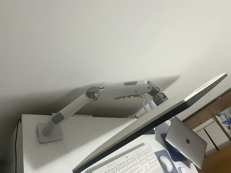 foto de Suporte Articulado Mesa Monitor 17 a 35 Polegadas 9kg ELG Pistão a Gás Giro 360° Altura 14 a 42cm Avanço 54cm VESA 100x100 Branco F80W