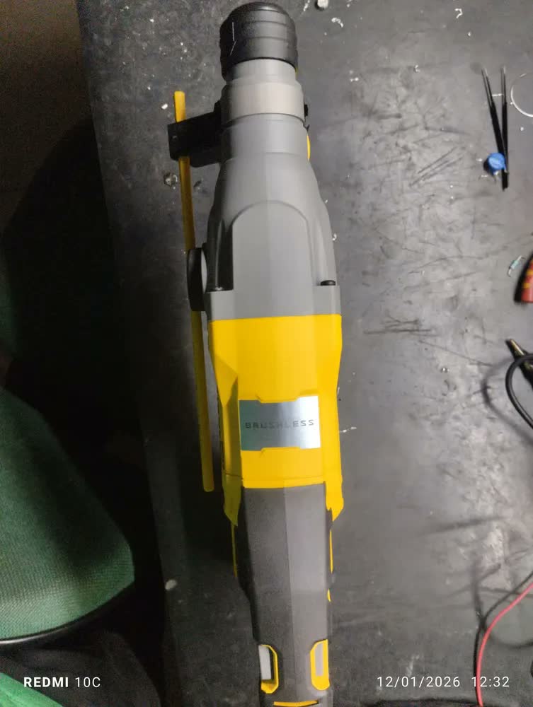 foto de Martelete Perfurador Rompedor 22mm 20V STANLEY SBH900 Com 3 Modos de Operação