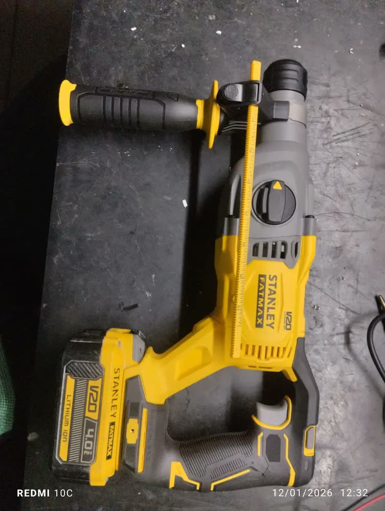 foto de Martelete Perfurador Rompedor 22mm 20V STANLEY SBH900 Com 3 Modos de Operação