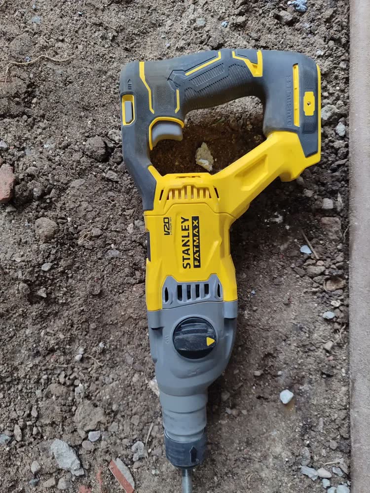 foto de Martelete Perfurador Rompedor 22mm 20V STANLEY SBH900 Com 3 Modos de Operação