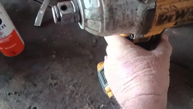 foto de Chave de Impacto à Bateria 20V Dewalt Modelo DCF899B Com Encaixe Quadrado de 13mm