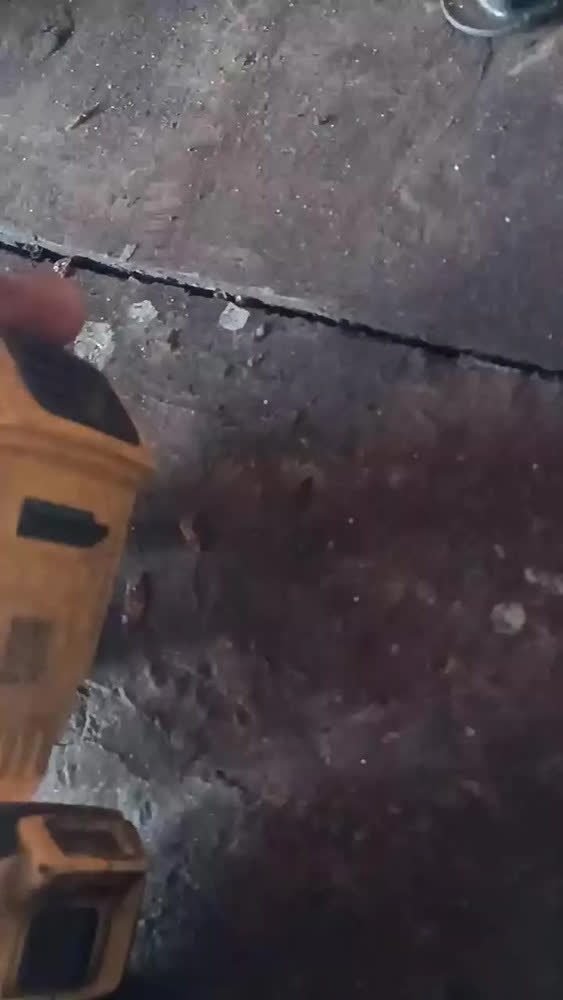 foto de Chave de Impacto à Bateria 20V Dewalt Modelo DCF899B Com Encaixe Quadrado de 13mm
