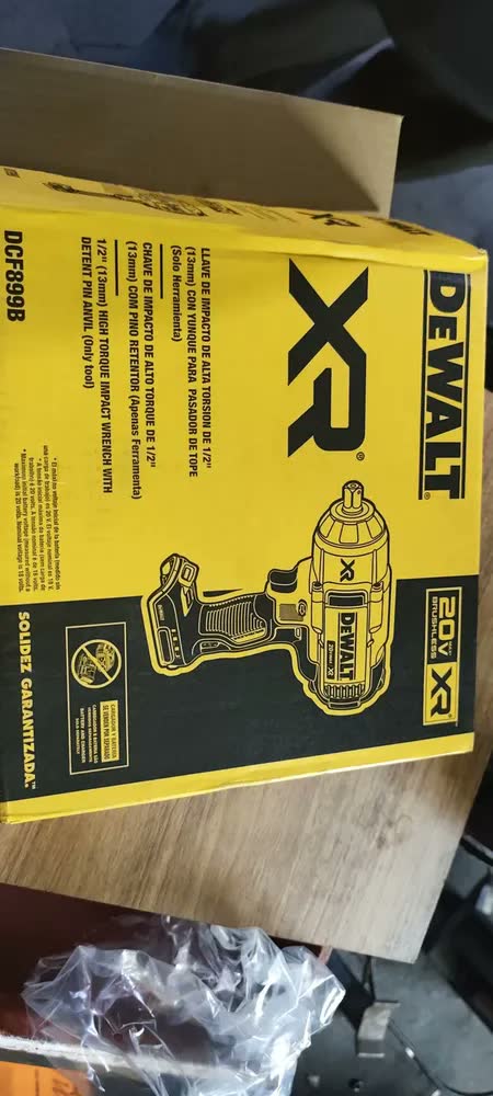foto de Chave de Impacto à Bateria 20V Dewalt Modelo DCF899B Com Encaixe Quadrado de 13mm