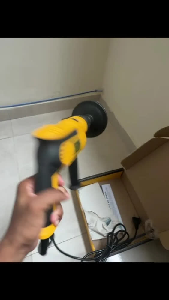 foto de Furadeira de Impacto 13mm 750W DEWALT DWD502 Com Velocidade Variável e Reversível