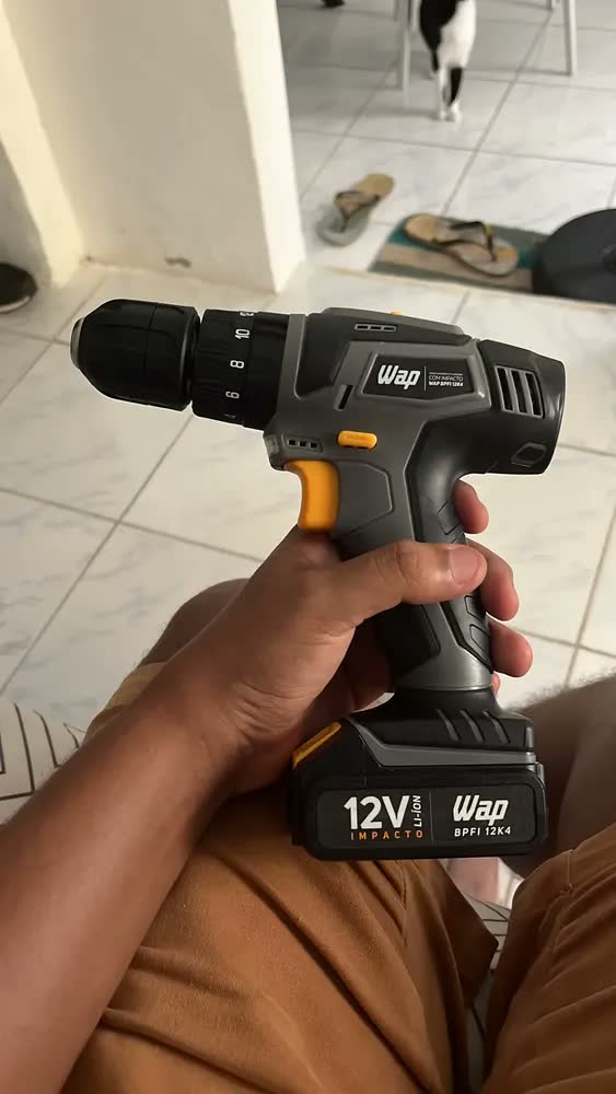 foto de Parafusadeira e Furadeira com Impacto WAP BPFI 12K4 com Led de Iluminação Maleta