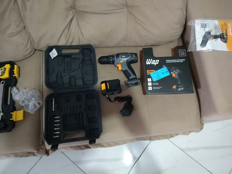 foto de Parafusadeira e Furadeira com Impacto WAP BPFI 12K4 com Led de Iluminação Maleta