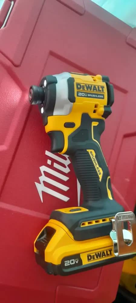 foto de Chave de Fenda de Impacto Dewalt Modelo DCF850B Ferramenta Ultracompacta com 3 LEDs