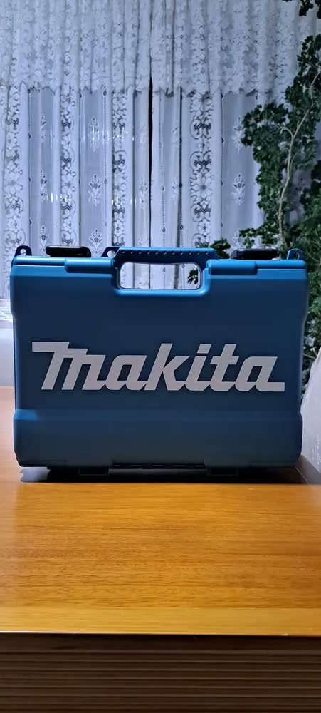 foto de Kit Parafusadeira Furadeira De Impacto Hp333dwyx3 Makita Bateria 12V 1,5 Ah E carregador