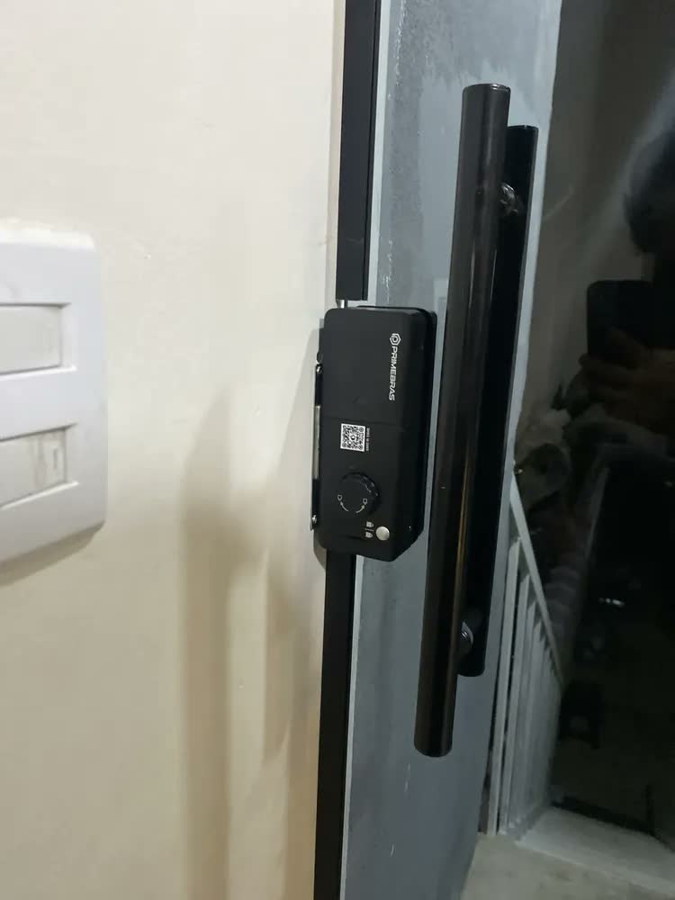 foto de Fechadura Digital Biométrica Eletrônica Primebras Athenas Para Portas de Vidro de Correr