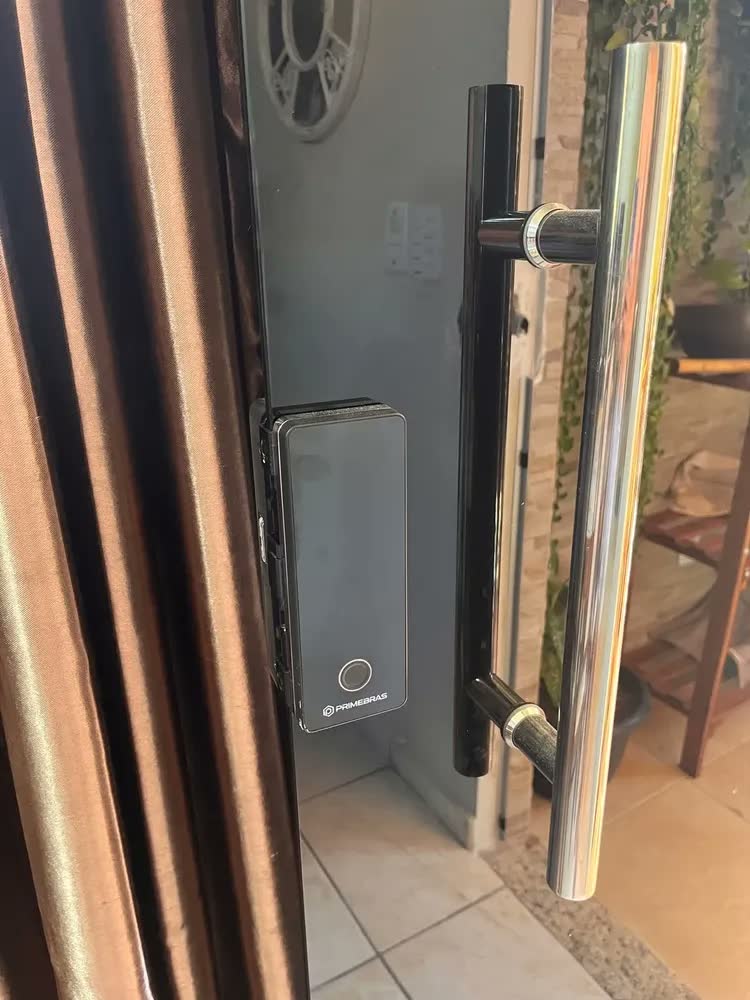 foto de Fechadura Digital Biométrica Eletrônica Primebras Athenas Para Portas de Vidro de Correr