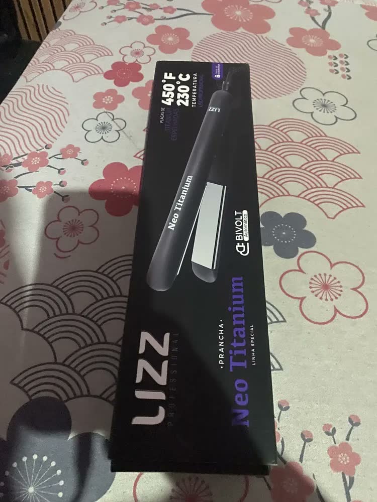 foto de Prancha Lizz Neo Titanium Cinza Bivolt 230oc - Lizz