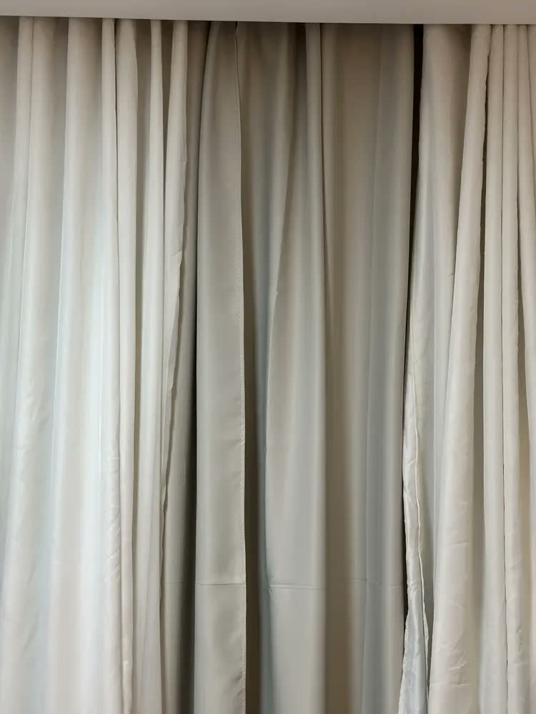 foto de Cortina Trilho Suíço 3,00x2,80 Blackout Tecido Corta Luz