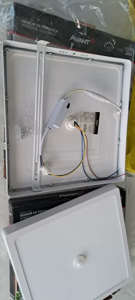 foto de Painel Led Plafon Pop Sensor Sobrepor 24w 6500k Branco Frio 28cm Quadrado Branco Cod 918081379 Avant