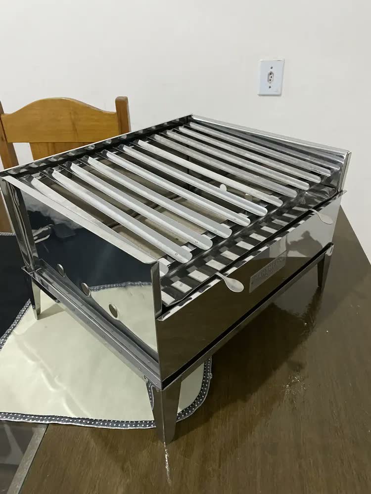 foto de Churrasqueira Móvel Pantheon Inox Mini Parrilla com Tijolos Refratários