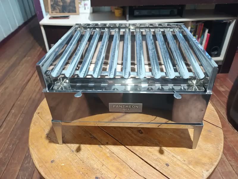foto de Churrasqueira Móvel Pantheon Inox Mini Parrilla com Tijolos Refratários