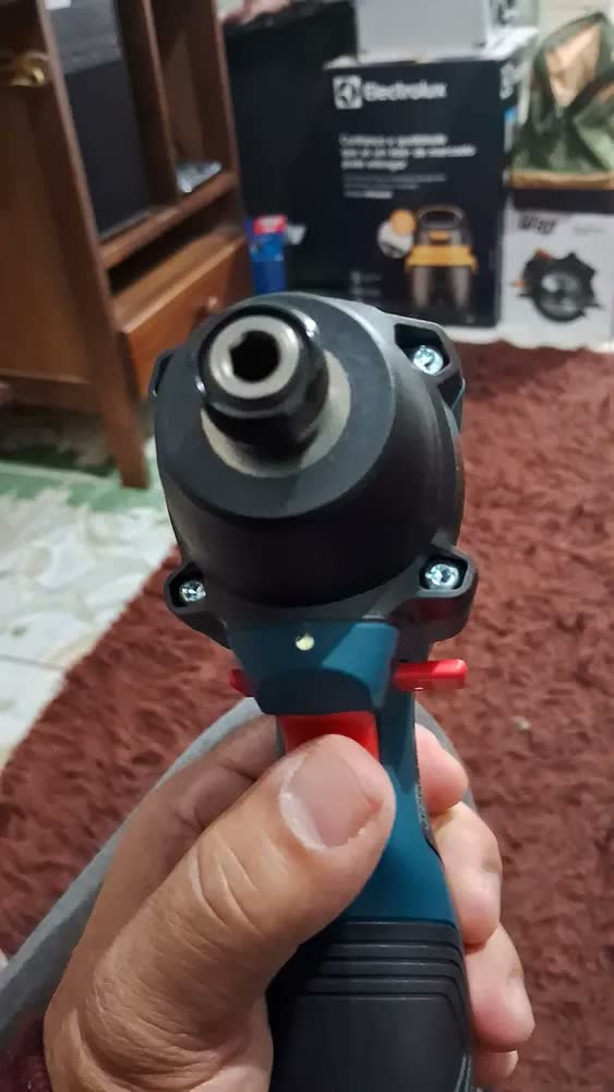 foto de Furadeira parafusadeira azul sem fio de 10mm Bosch GSR120 + GDR120 com 2 baterías de 2Ah y accesorio com maleta de transporte