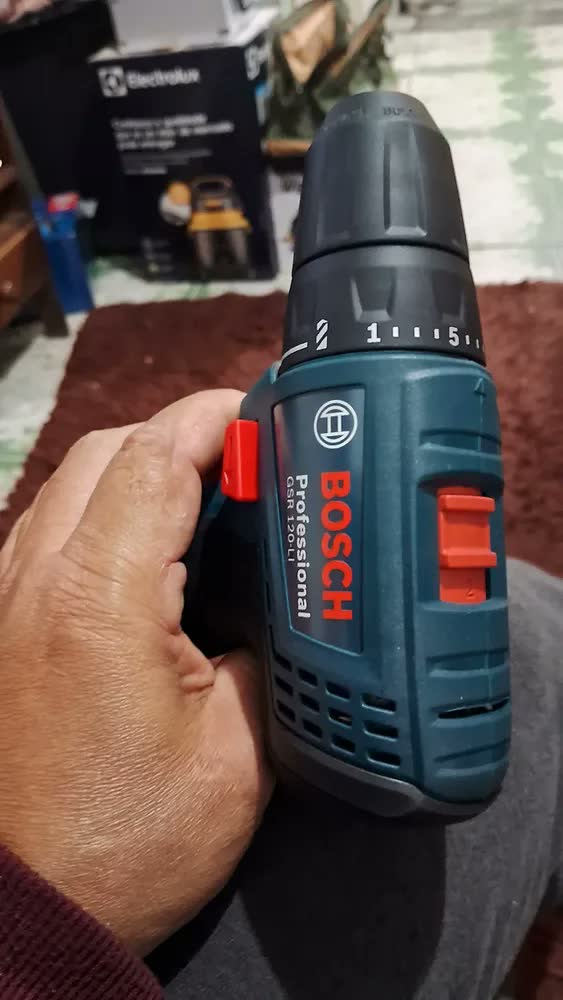 foto de Furadeira parafusadeira azul sem fio de 10mm Bosch GSR120 + GDR120 com 2 baterías de 2Ah y accesorio com maleta de transporte