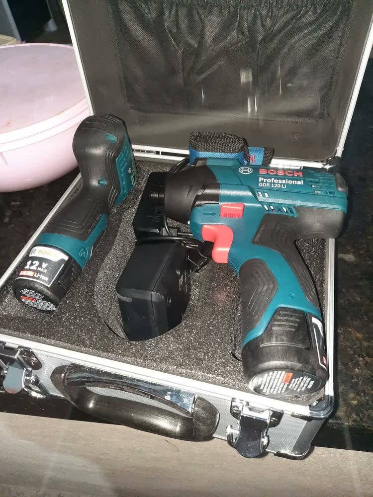 foto de Furadeira parafusadeira azul sem fio de 10mm Bosch GSR120 + GDR120 com 2 baterías de 2Ah y accesorio com maleta de transporte
