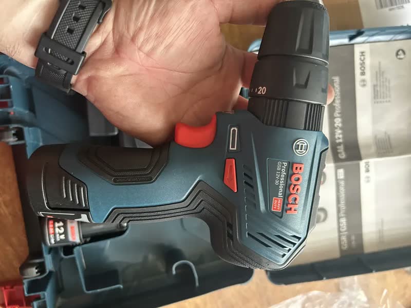 foto de Taladro Percutor Bosch Gsb 12v-30 Brushless + 2 baterias